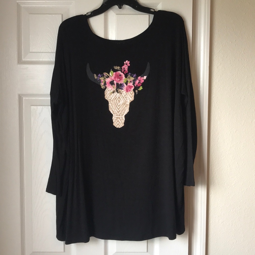Long sleeve black shirt with bull skull design